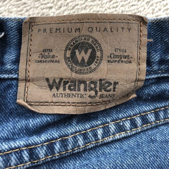 Wrangler Men Jeans Size 38x30 Classic Blue Denim Straight Leg Casual Medium Wash - Picture 3 of 15